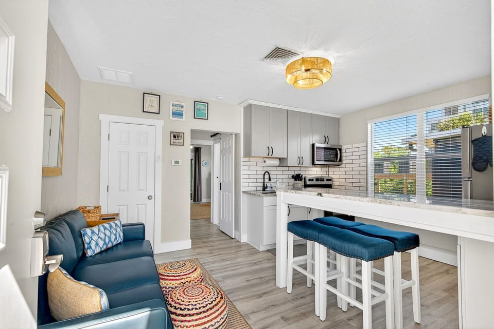 Direct Gulf Front – Venice Villas Coastal Chic (7846)