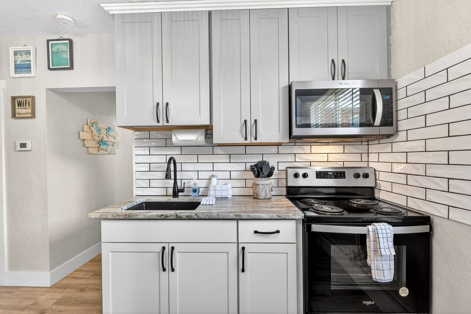 Direct Gulf Front – Venice Villas Coastal Chic (7855)