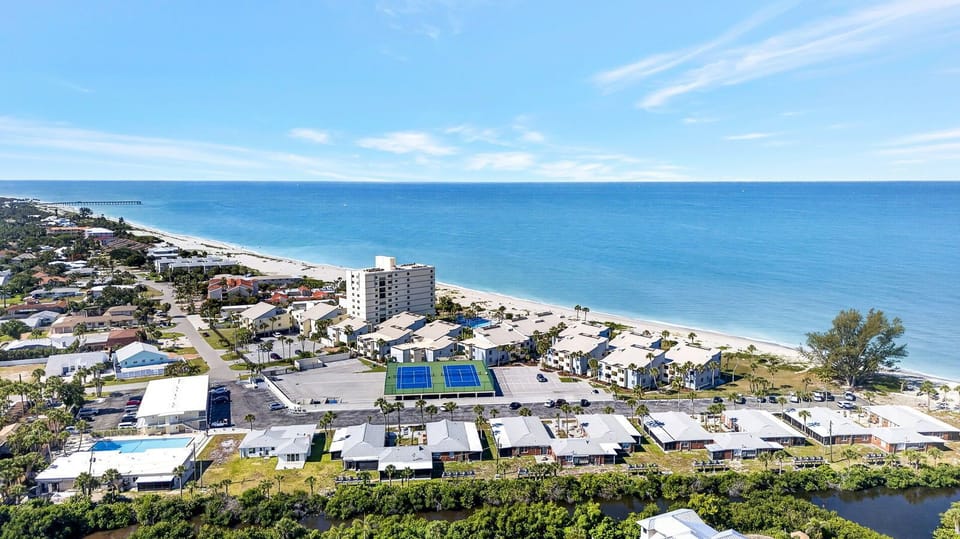 Direct Gulf Front – Venice Villas Coastal Chic (7836)