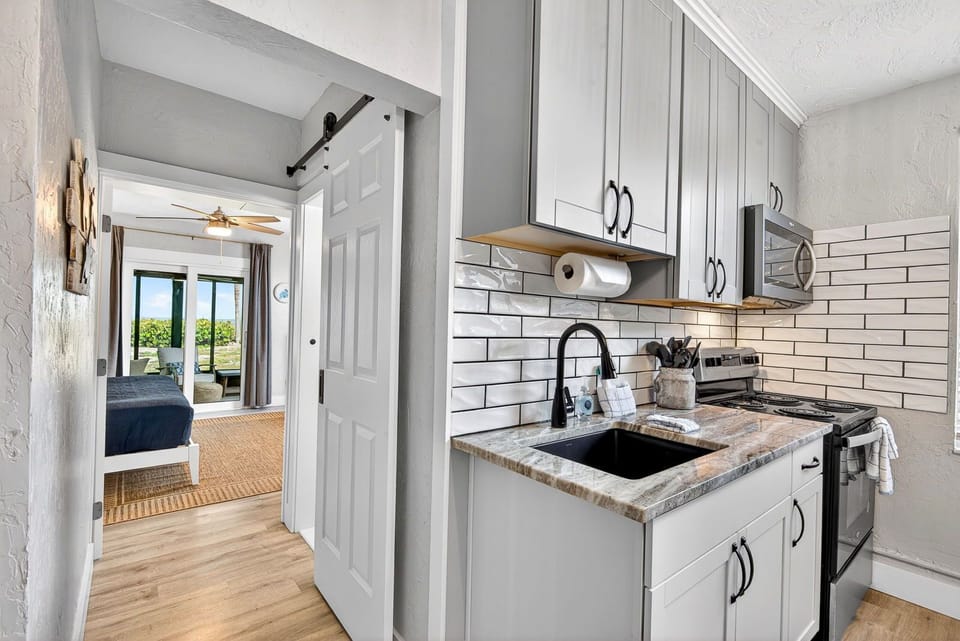 Direct Gulf Front – Venice Villas Coastal Chic (7854)