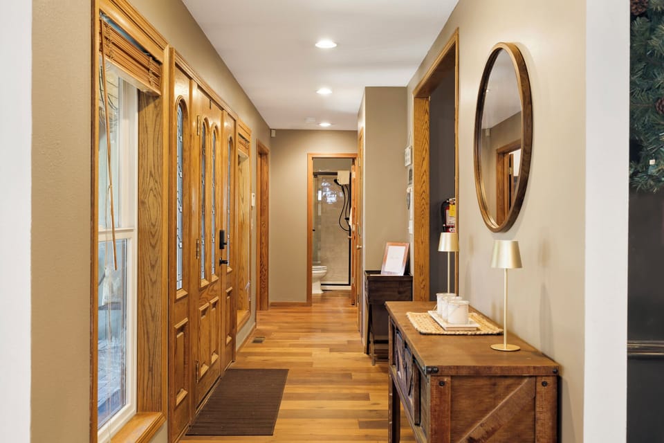 Welcoming entryway to Copper Pine Retreat!