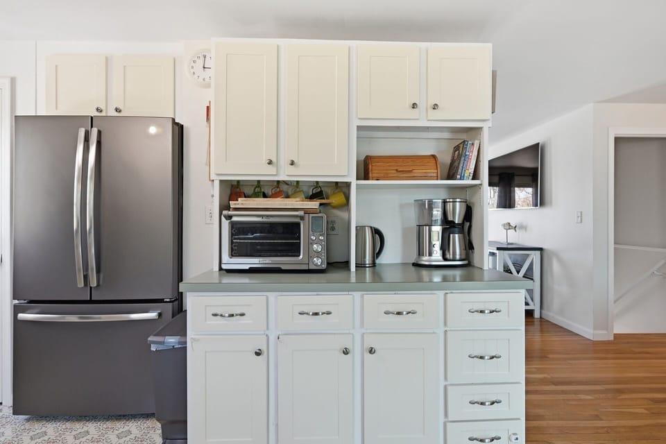 Kitchen offers stainless steel appliances