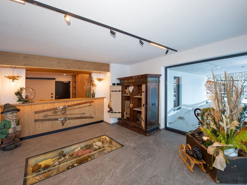 Entrance / Reception