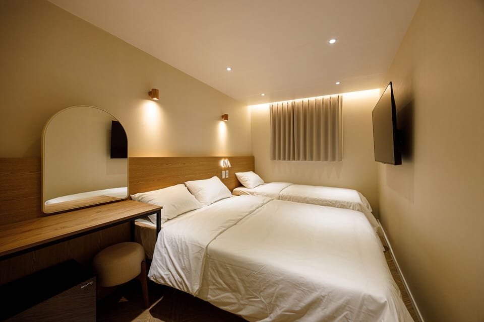 Deluxe Triple Room | Interior detail