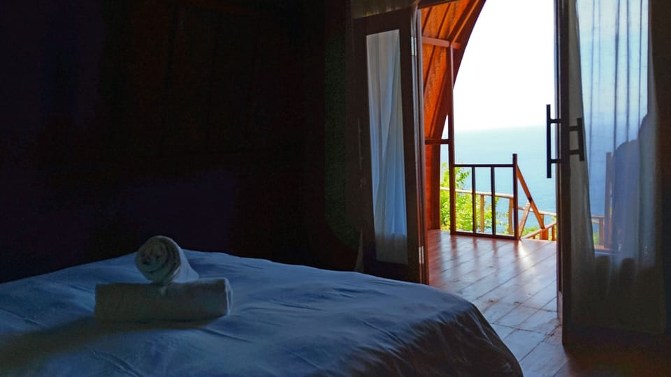 Panoramic Cottage, 1 Queen Bed, Balcony, Sea View | Free WiFi, bed sheets