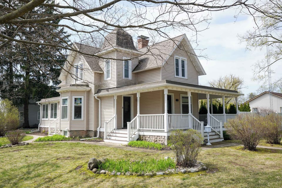 Your cozy cottage escape starts here