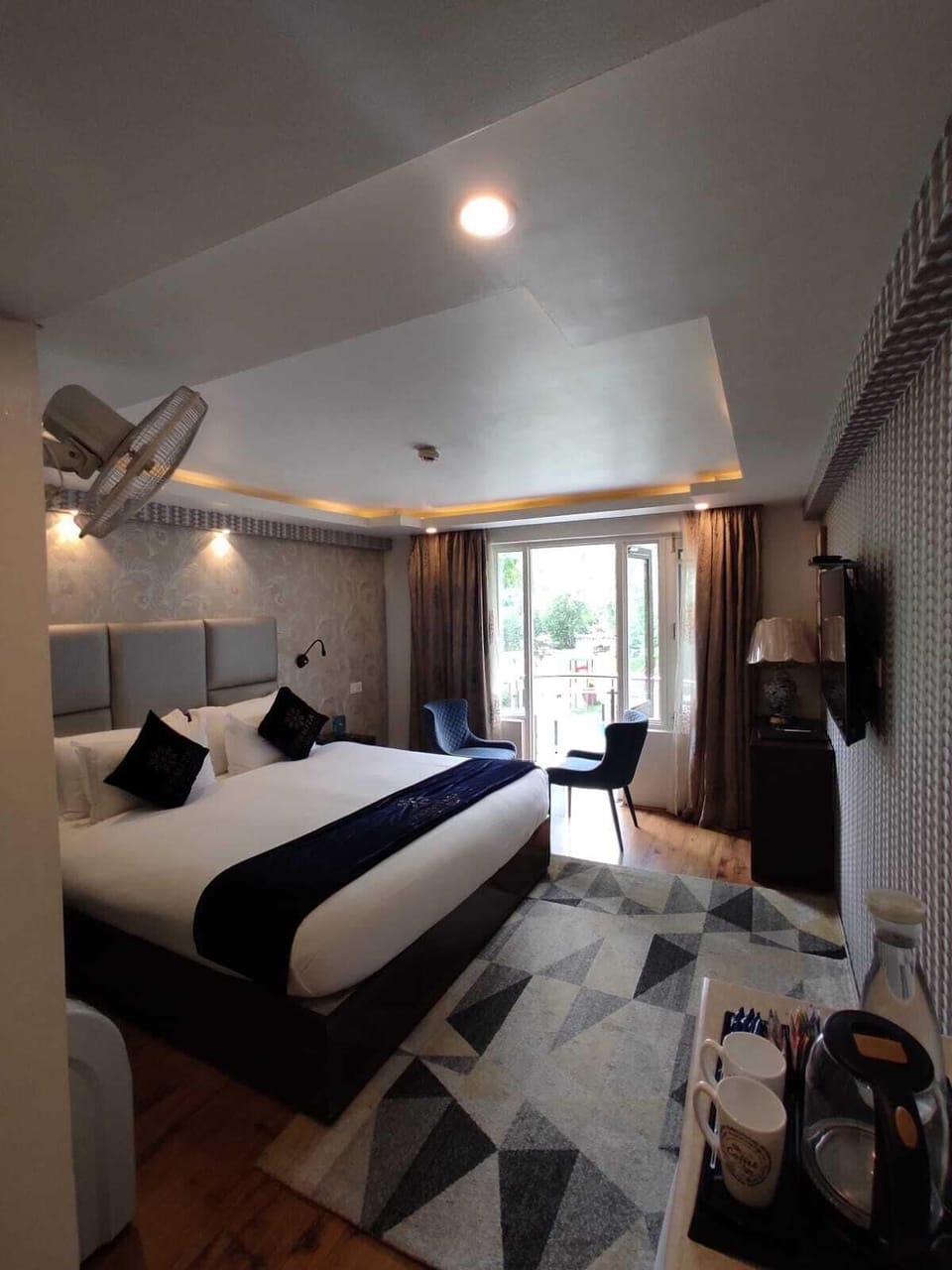 Deluxe Double Room, Mountain View | In-room safe, laptop workspace, iron/ironing board, WiFi (free)