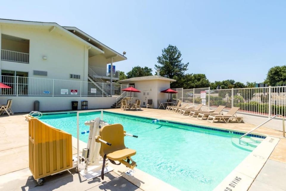 Holiday Home Swimming Pool
