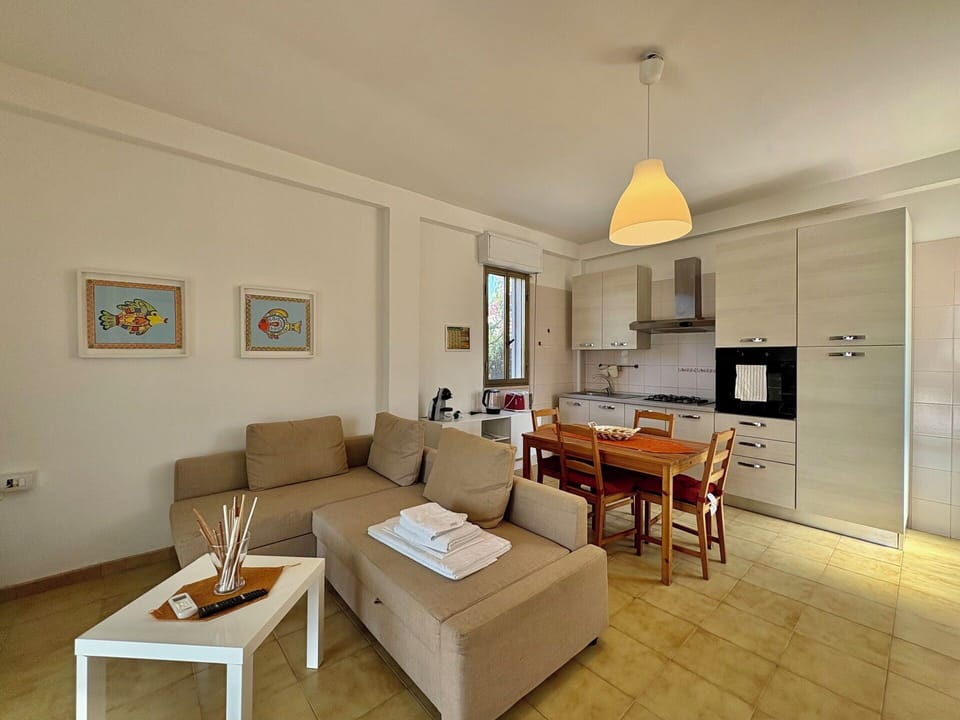 Autumn, Kitchen, Living Room, Spring, Summer