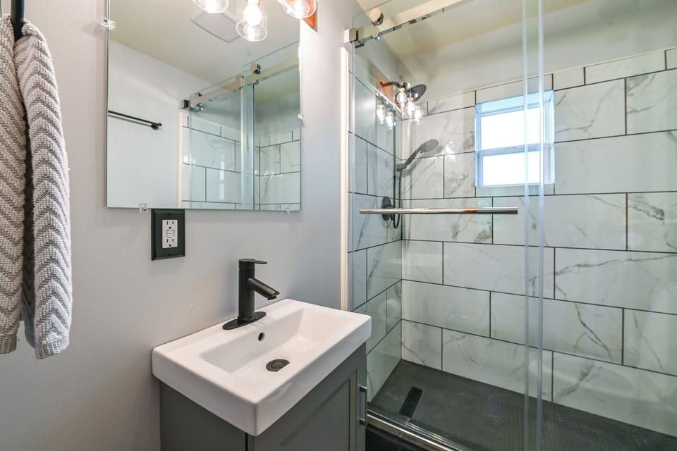 Full Bathroom | 1st Floor