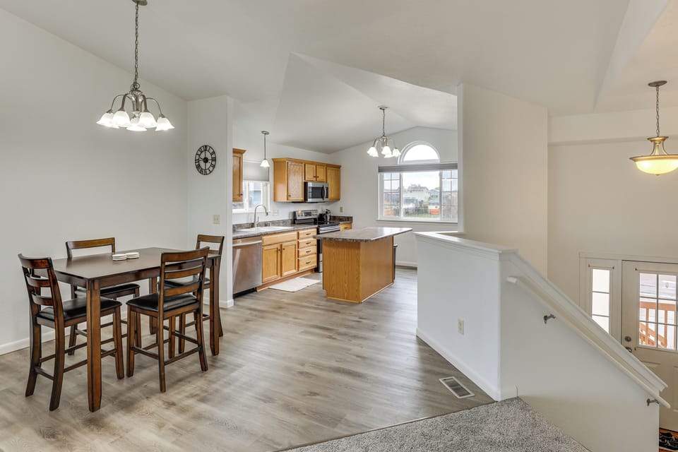 Kitchen | Main Level