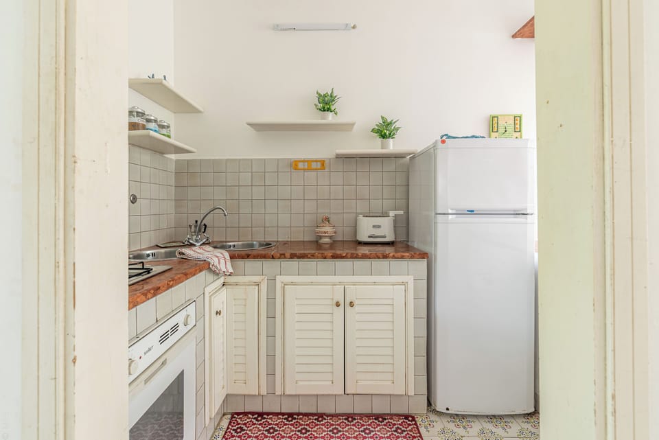 Apartment, 3 Bedrooms, Patio | Private kitchen
