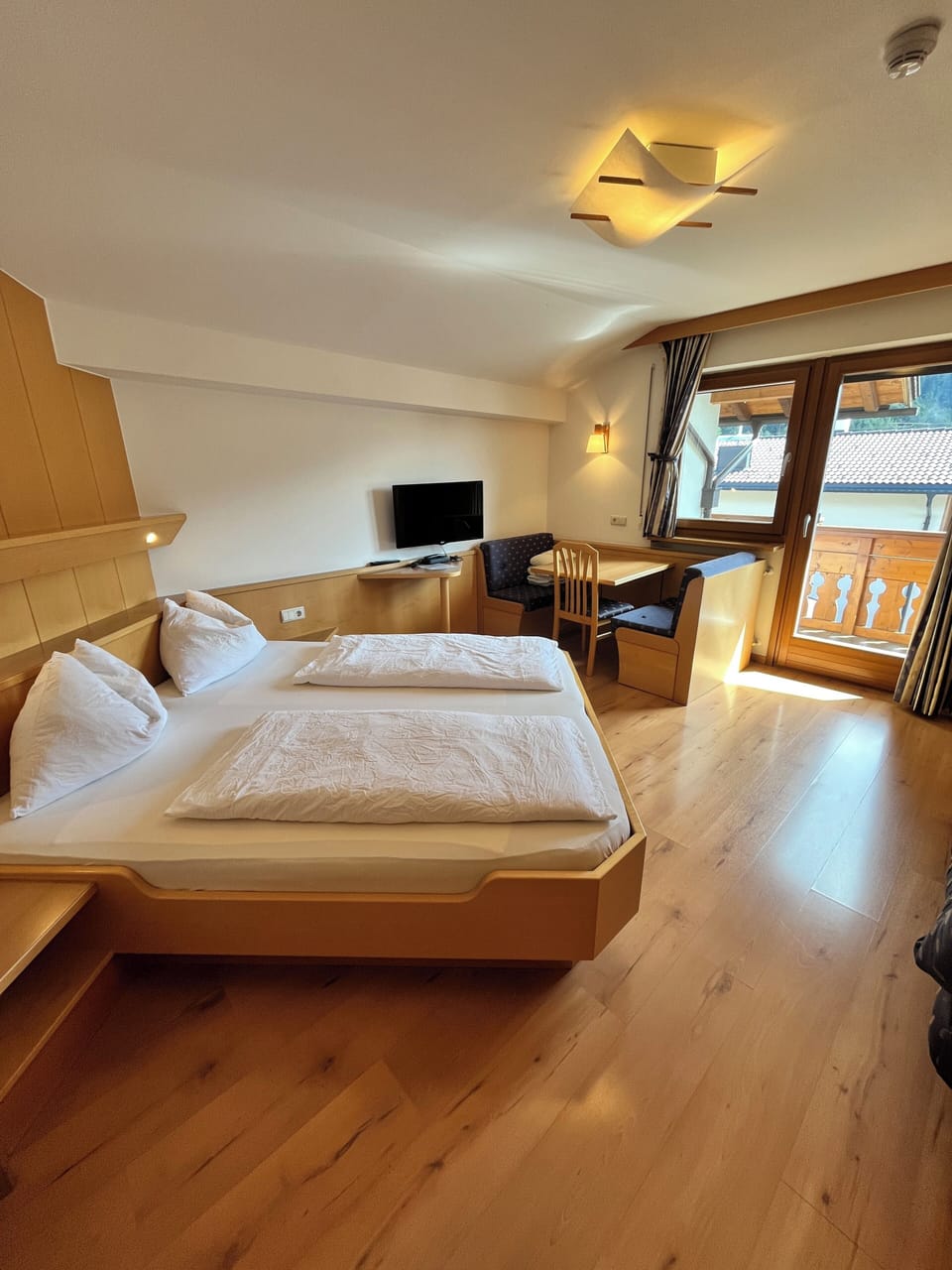 Comfort Double Room, Valley View | In-room safe, soundproofing, free WiFi, bed sheets