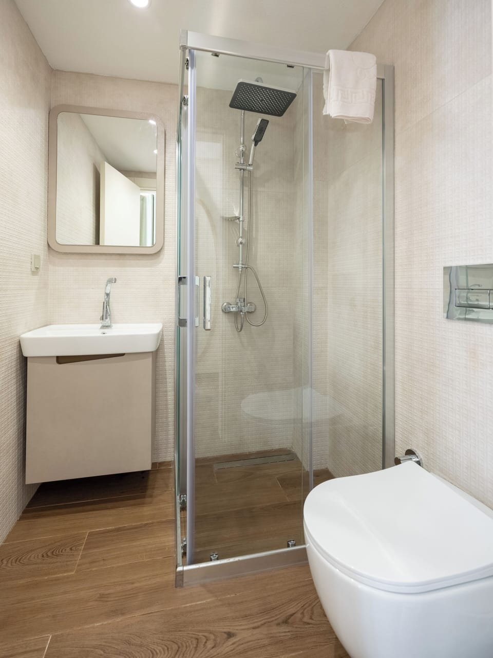 Standard Room, Garden View | Bathroom | Shower, free toiletries, hair dryer, towels