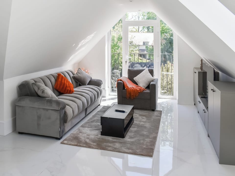 Open plan living space | Apartment 5 - Shencot Apartments, Brentwood