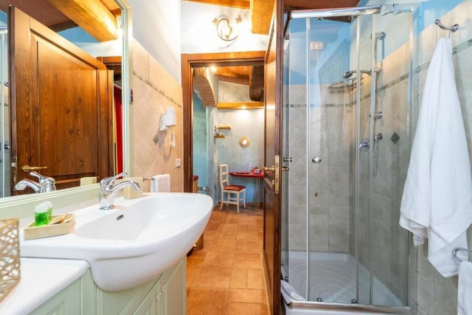 Deluxe Room | Bathroom | Bidet