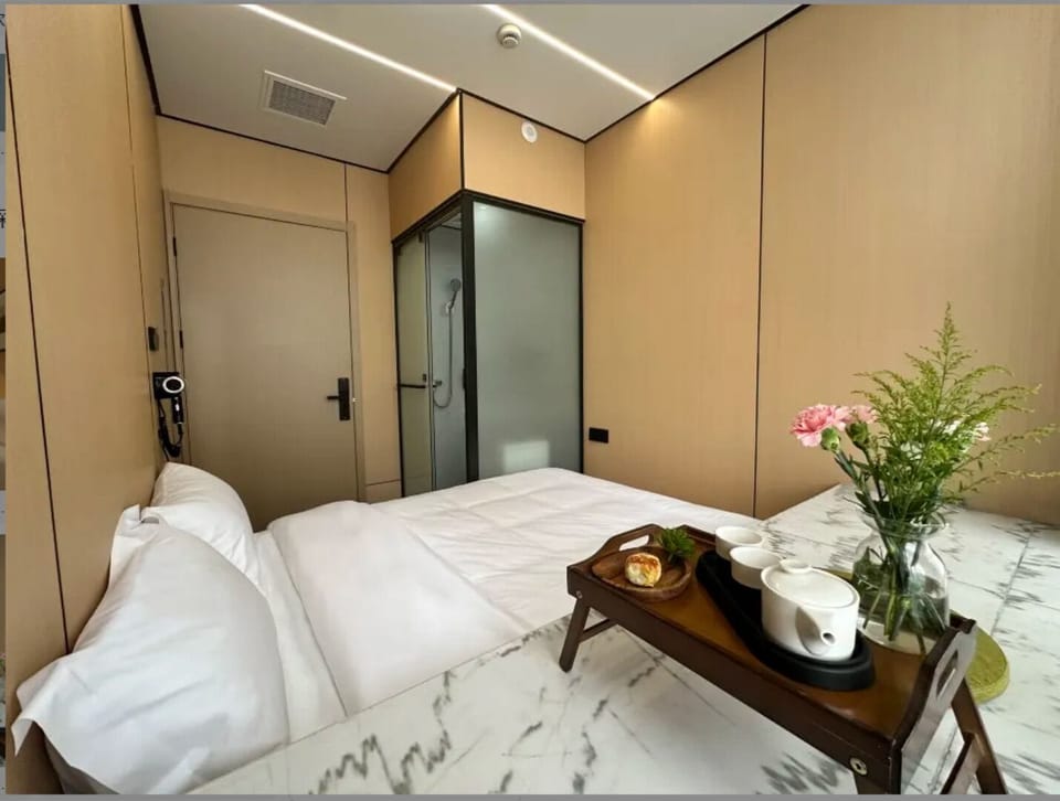 Elegant Queen Room | Free WiFi