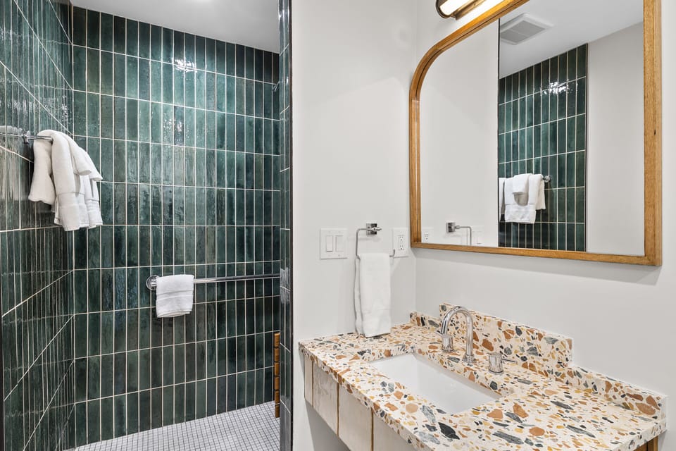 Premium Room, 1 King Bed, Valley View | Bathroom | Shower, hair dryer, towels