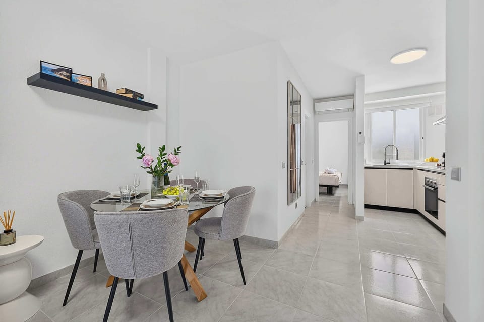 Stylish Dining Corner with Warm Natural Textures and Soft Tones