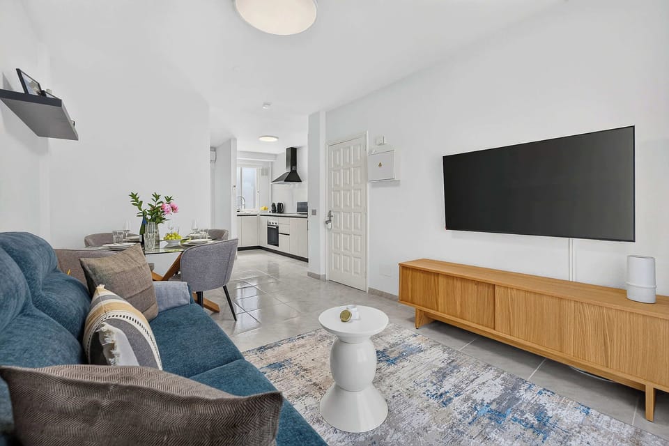 Contemporary Lounge Area Perfect for Relaxation and Entertainment