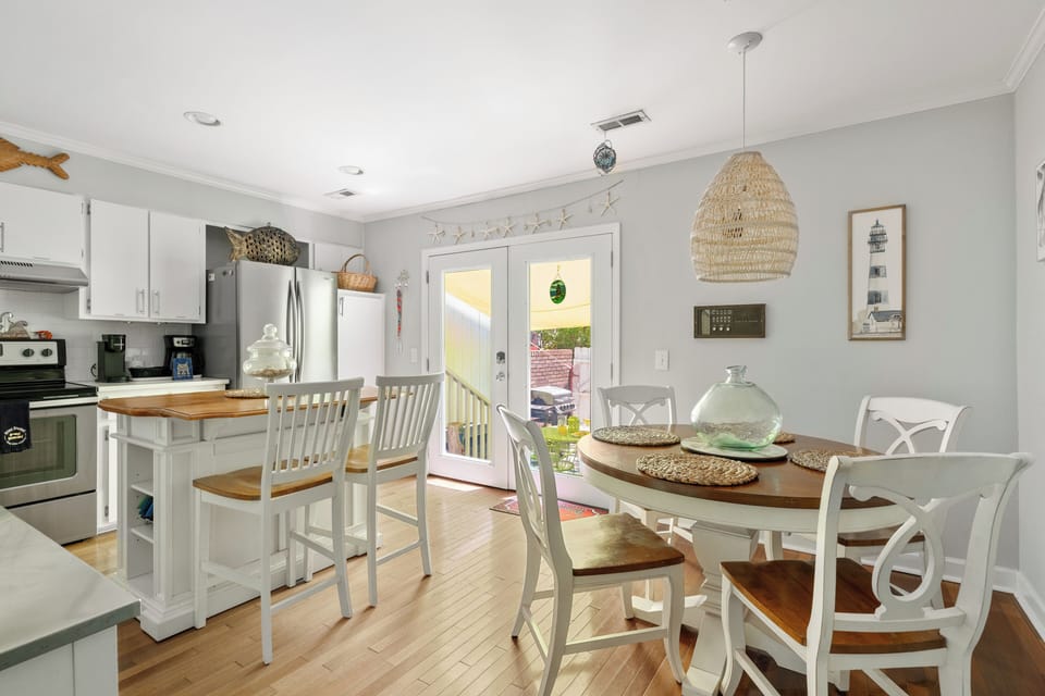 Old Village Coastal Charm | Near Beaches & CHS!