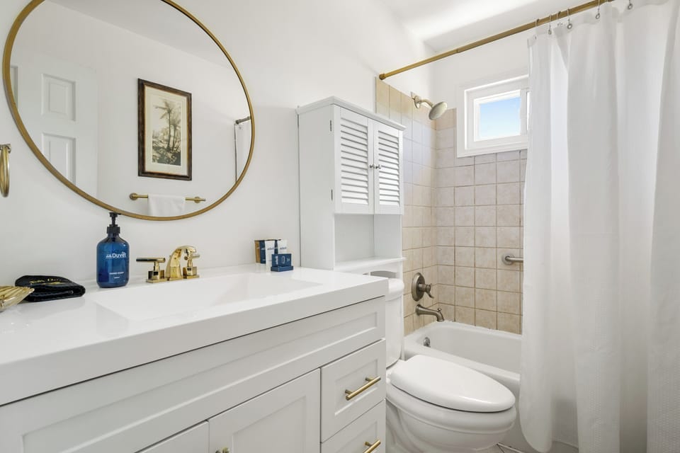 Old Village Coastal Charm | Near Beaches & CHS!