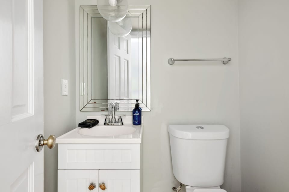 Old Village Coastal Charm | Near Beaches & CHS!