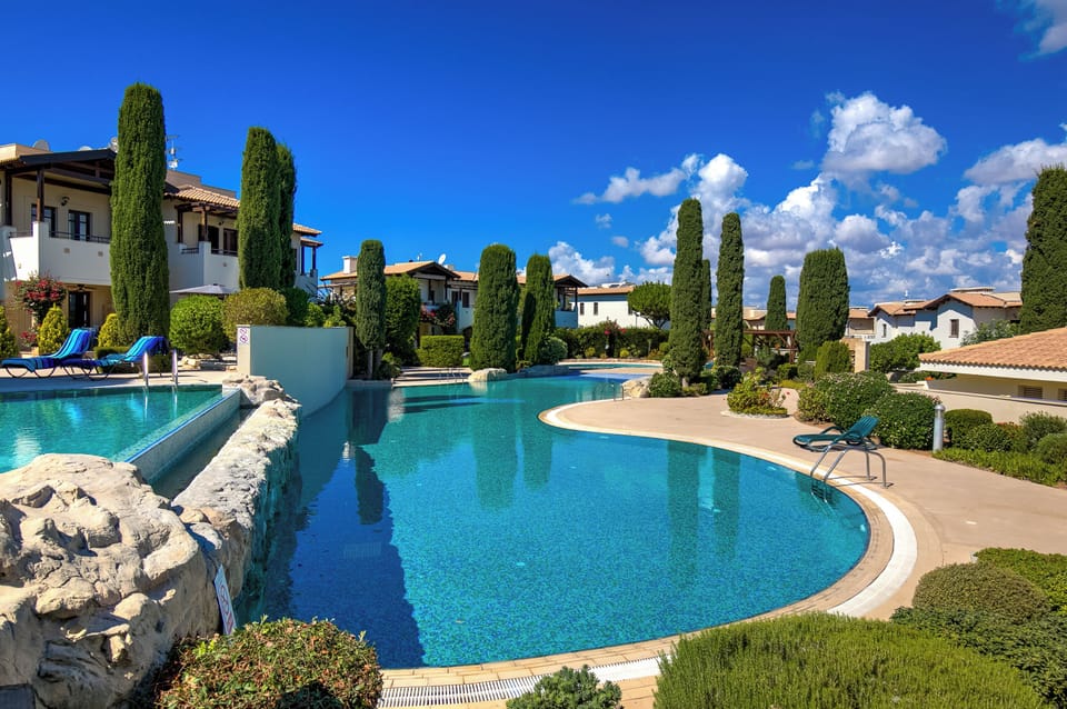 2 outdoor pools