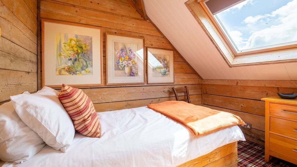 A charming second bedroom offers a single bed.