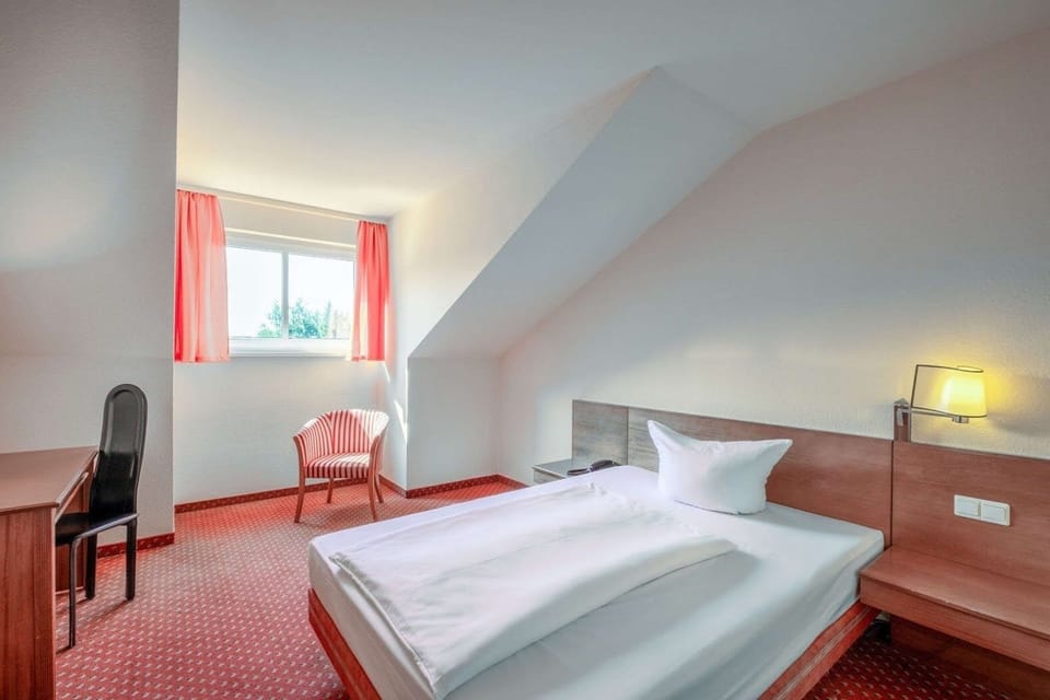 Standard Single Room, Garden View | Desk, laptop workspace, free WiFi