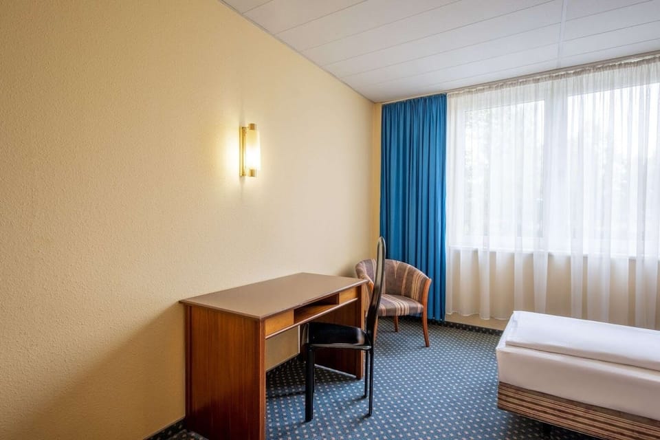 Desk, laptop workspace, free WiFi