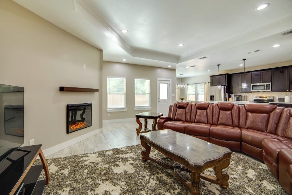 House (5 Bedrooms) | Interior
