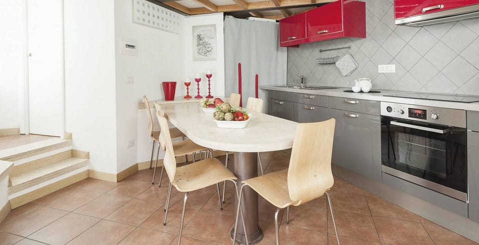 Apartment, 2 Bedrooms, Accessible, Smoking | Dining room