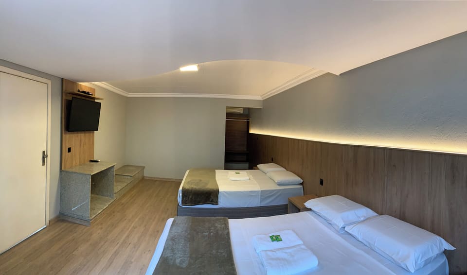 Standard Twin Room | Desk