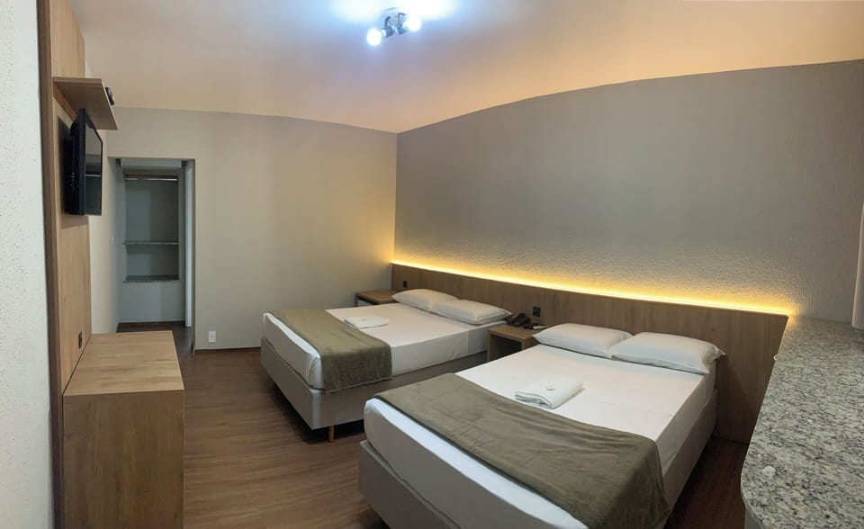 Standard Twin Room | Desk