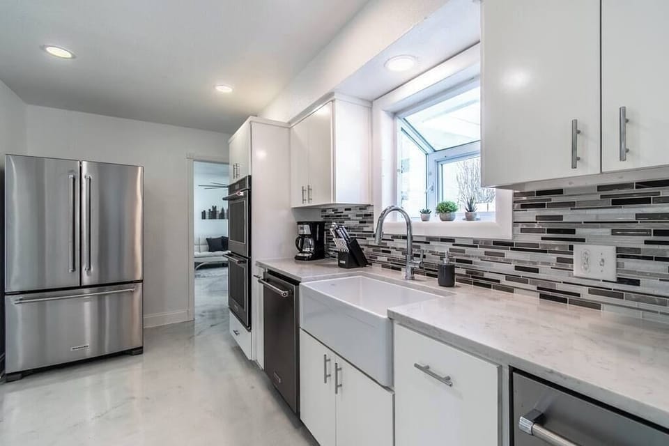 House, Multiple Beds, Pool Access, Ocean View (3553 Ocean) | Private kitchen | Electric kettle