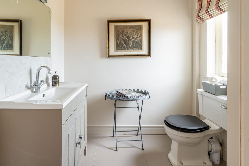 Ground floor: Cloakroom With wash basin, WC