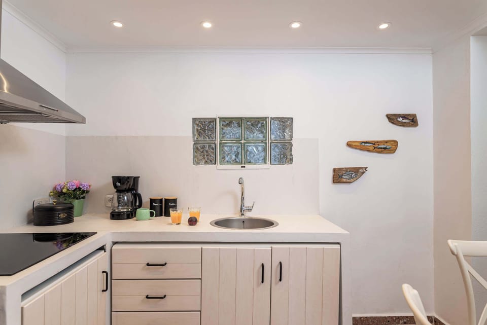 Kitchen area - View of the kitchen 