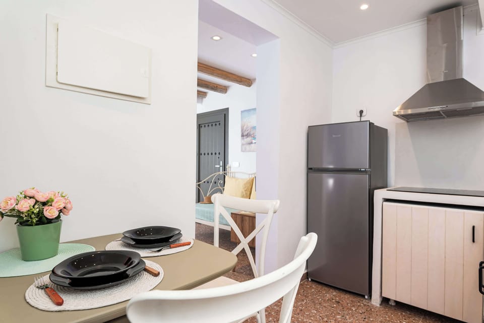 Fully equipped kitchen space 