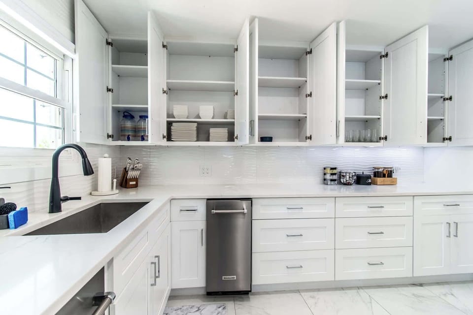 House, Multiple Beds, Pool Access, Pool View (5705 Ocean Drive) | Private kitchen