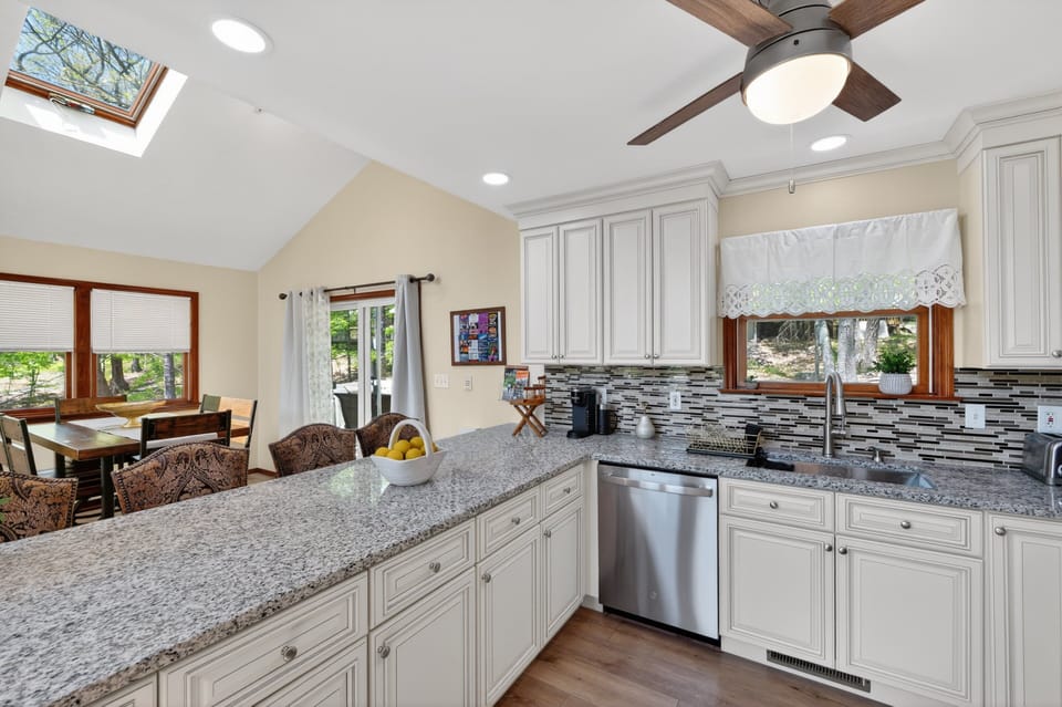 House, 3 Bedrooms | Private kitchen | Fridge, oven, coffee/tea maker, toaster