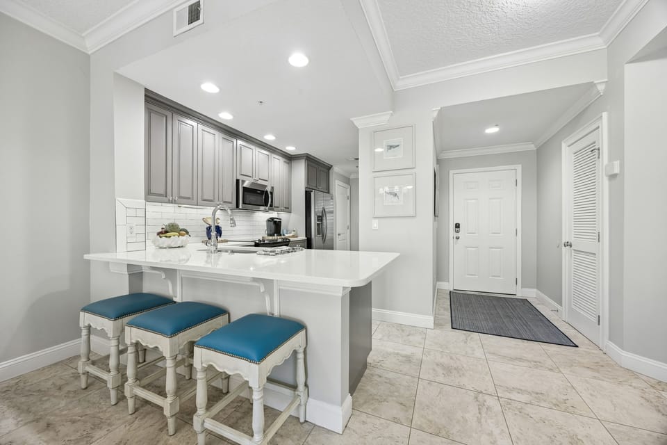 Condo, 2 Bedrooms | Private kitchen | Fridge, oven, coffee/tea maker, toaster