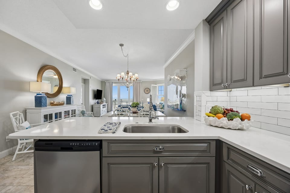 Condo, 2 Bedrooms | Private kitchen | Fridge, oven, coffee/tea maker, toaster