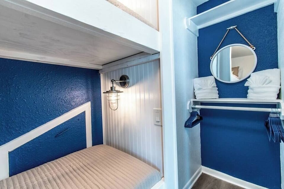 House, Multiple Beds, Pool Access, Partial Ocean View (4129 Ocean) | Interior