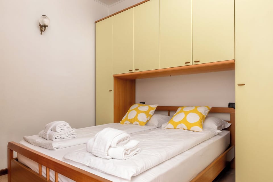 Studio, Balcony | Iron/ironing board, free WiFi