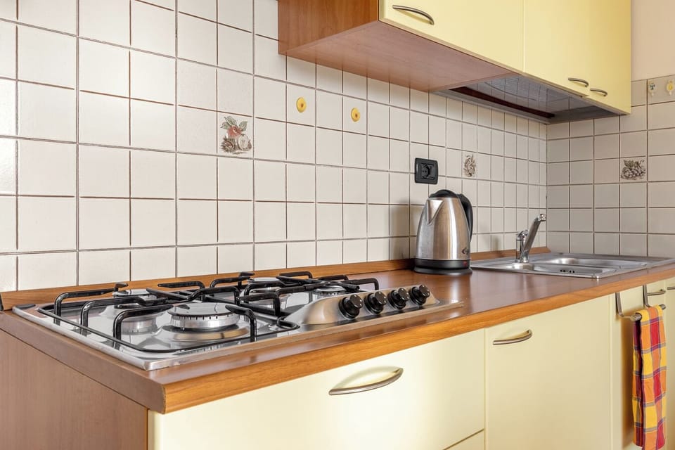 Studio, Balcony | Private kitchen | Electric kettle