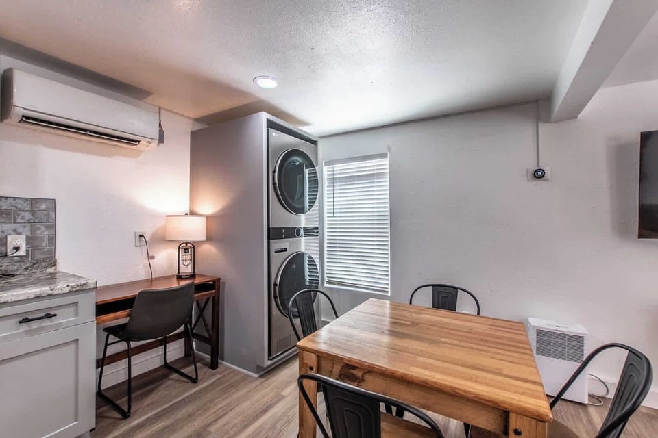 Apartment, 1 Queen Bed with Sofa bed, Kitchen, Garden View (1117 Ocean C) | Laundry