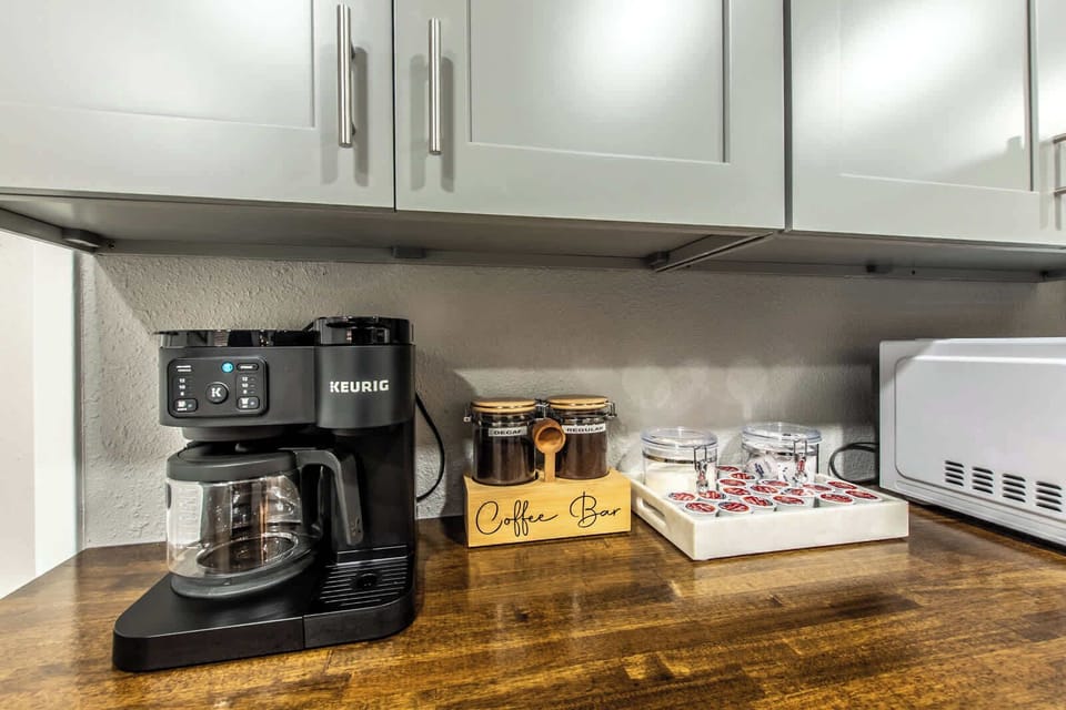 House, Multiple Beds, Pool Access, Ocean View (3553 + 3554 Ocean) | Private kitchen | Electric kettle
