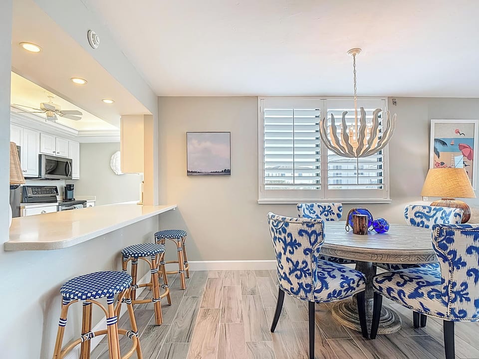 Dining Area Connecting to Breakfast Bar