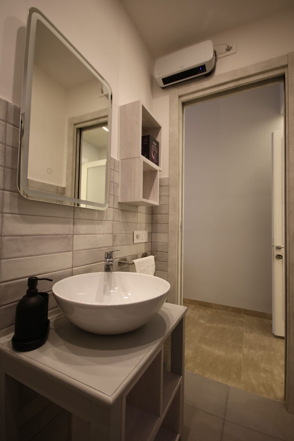 Comfort Double Room, Garden View | Bathroom | Shower, hair dryer, slippers, towels